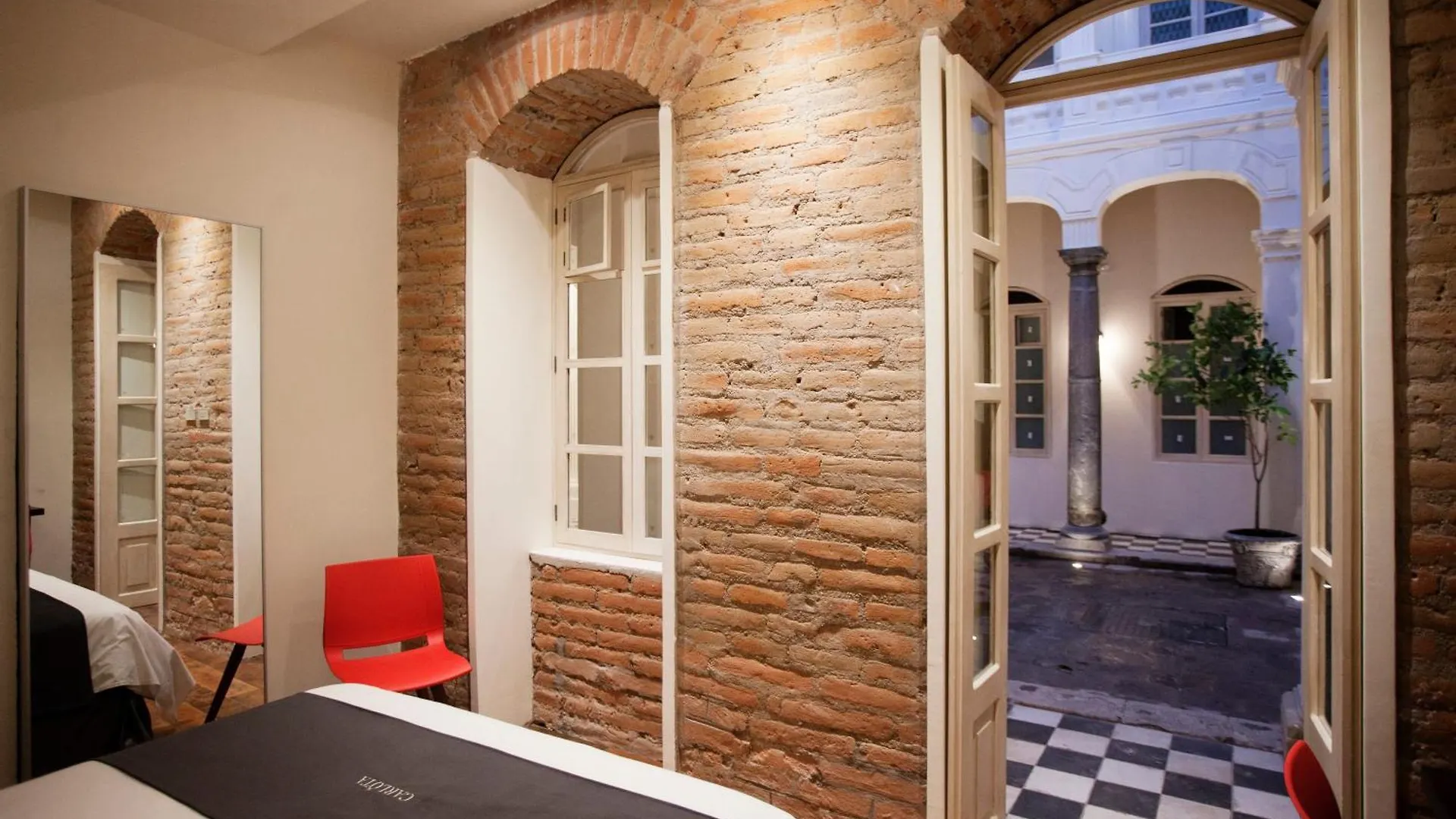Carlota Sustainable Design Hotel Quito 4*,  Equador